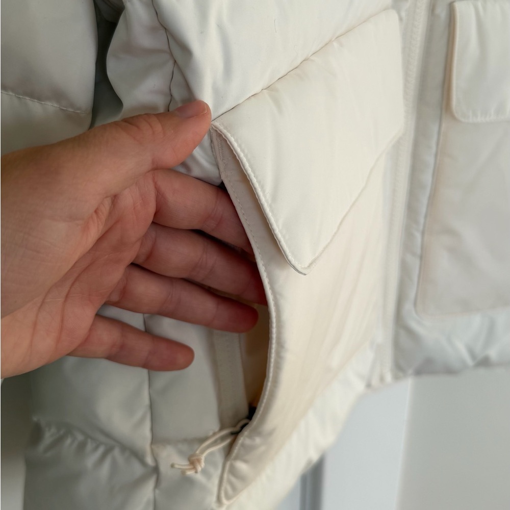 The North Face Women's Gotham Jacket in White Dune - Picture 8 of 12